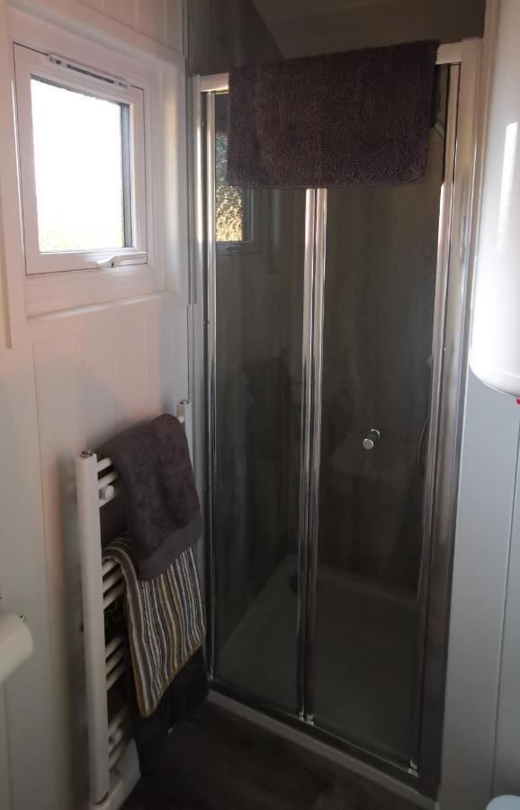 Forest Heath Shepherd'S Huts Ringwood Extérieur photo