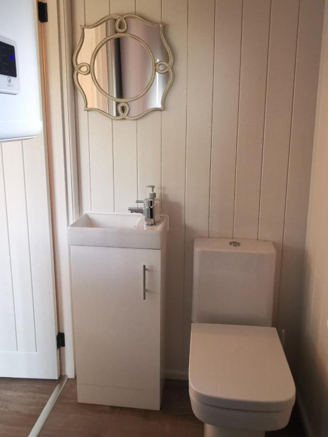 Forest Heath Shepherd'S Huts Ringwood Extérieur photo